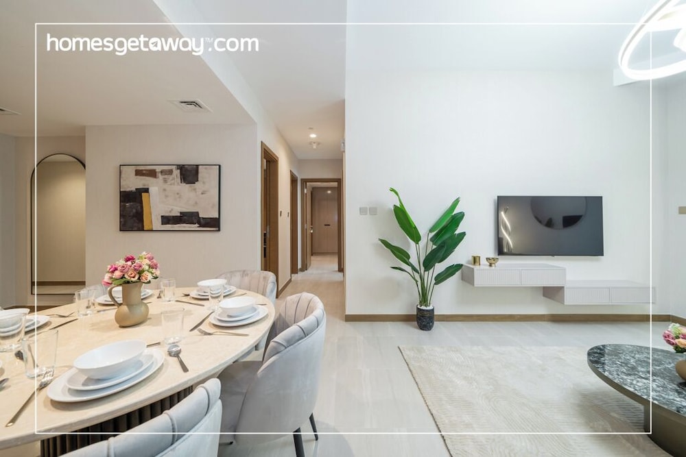 Modern 2BR – Canal-Side Elegance
