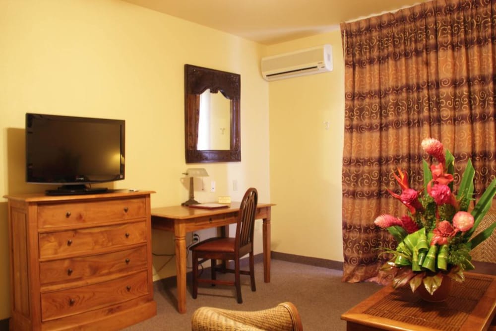 Tradewinds Hotel