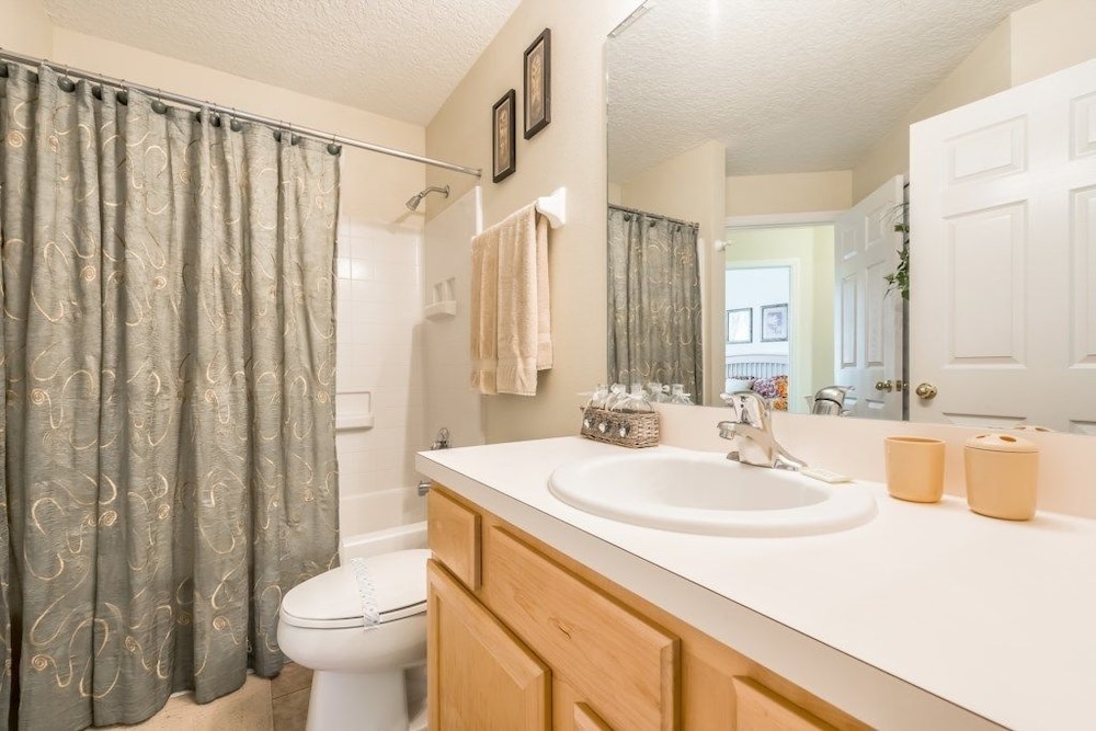 4BR Pool Home Emerald Island by SHV-8540 view 2