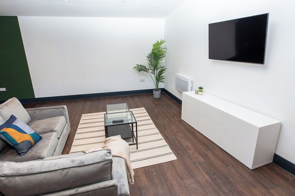 Luxury 2 Bedroom & 2 Bathroom Central Flat
