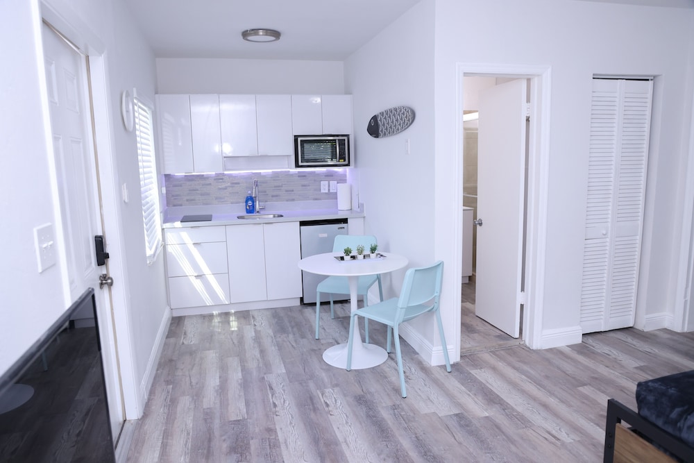Douglas Rd Apartments