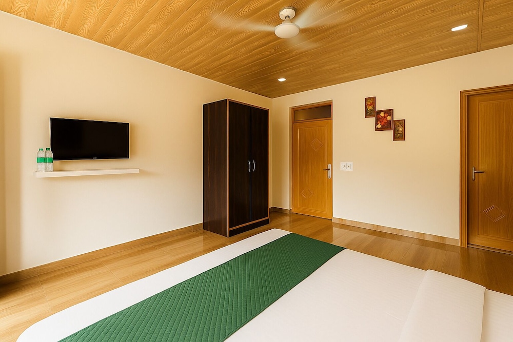 Hotel Shiva Lake - Near Mussoorie Lake