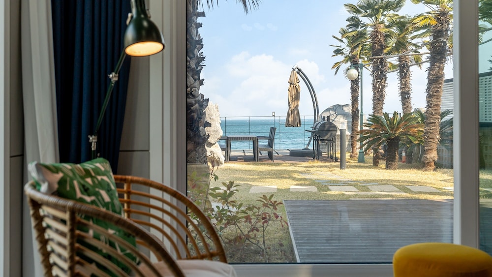 Namhae Orosy Bada Pool Villa & Pension
