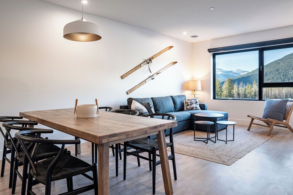 Drop In Condo by Revelstoke Vacations