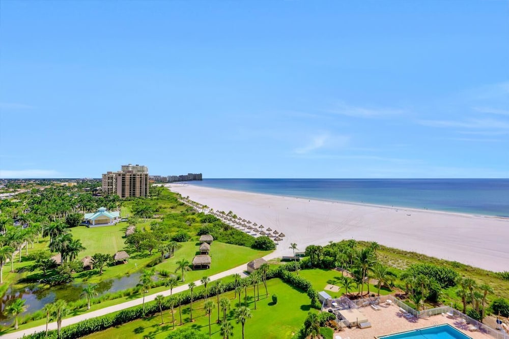 Sunny Beachfront Condo With Pool and Sw-facing Balcony