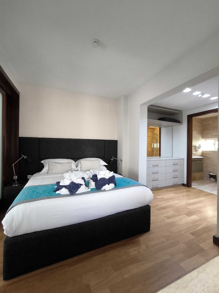 D Townhouse Boutique Suites