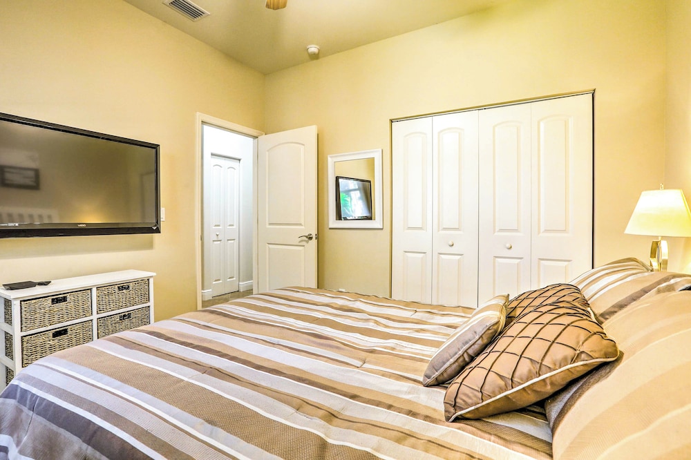 Hot Tub & Pool: Tropical Retreat in Cape Coral! view 4