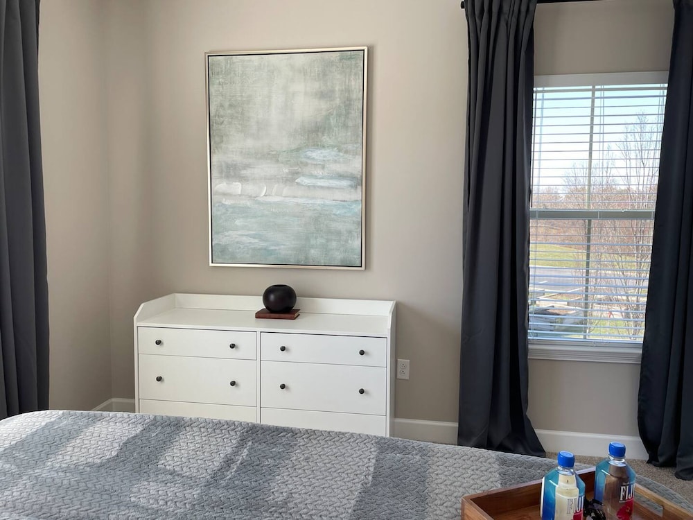 2BR Water Views W D Walkable Pool Gym