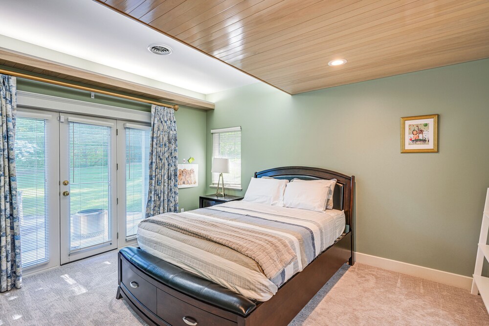 9 Mi to Svsu: Family Home w/ Deck & Yard