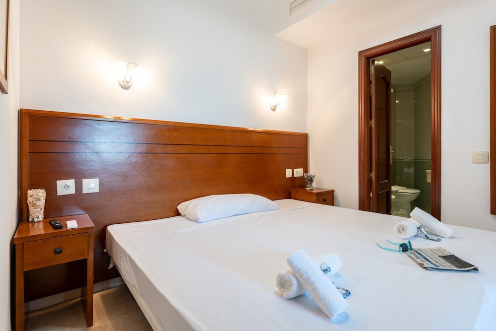 Beachfront Apartment -don Juan Manilva