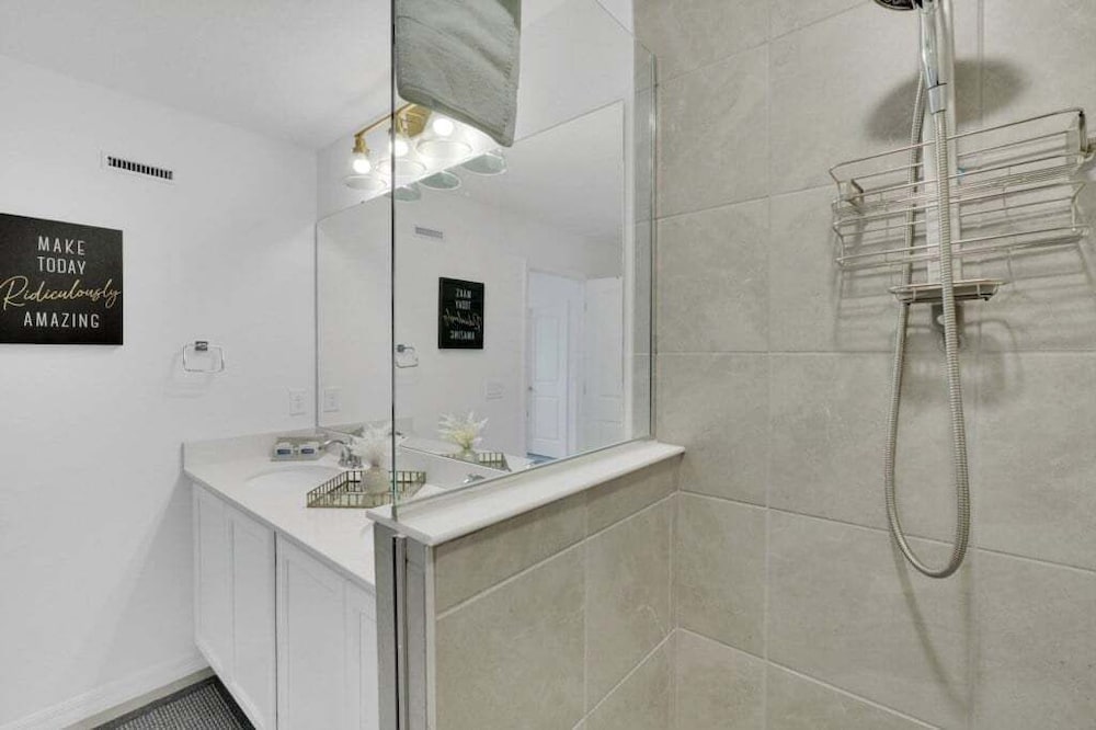 3 Beds 3 Baths Cozy Town Home 3 Bedroom Townhouse