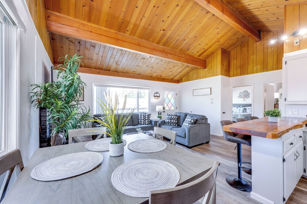 Close to Skiing & Lake: Big Bear Mountain Getaway
