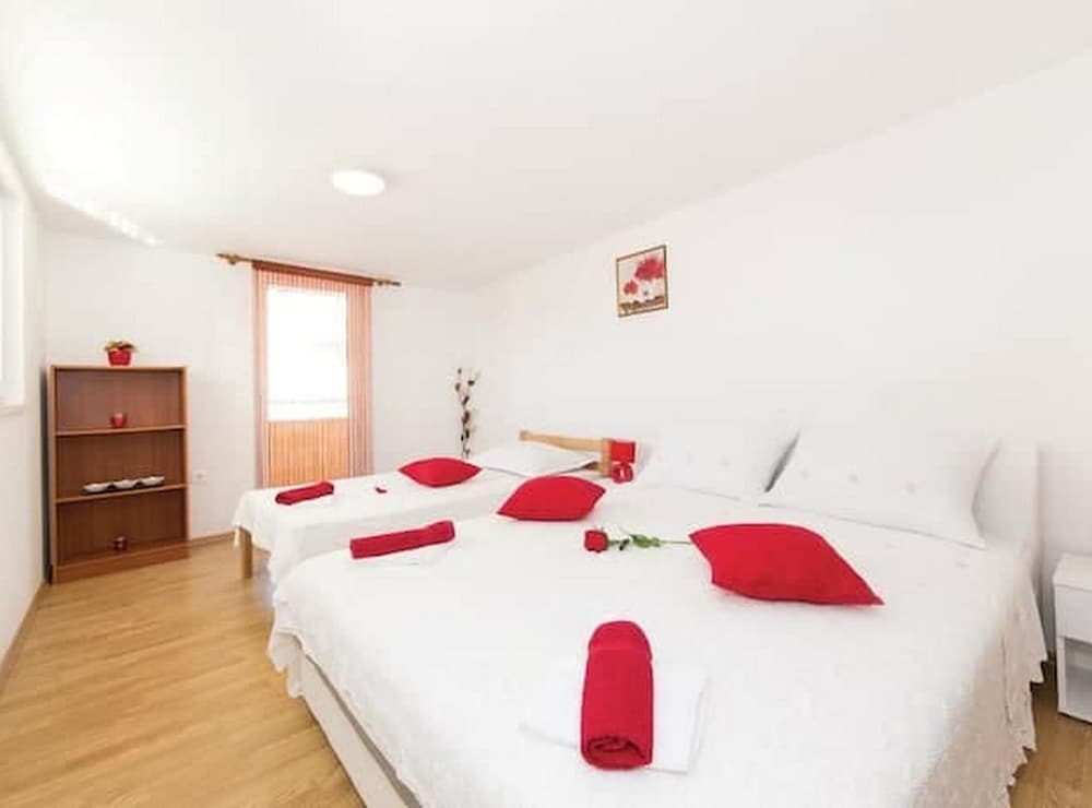 Kastel Luksic Scenic Villa With Pool