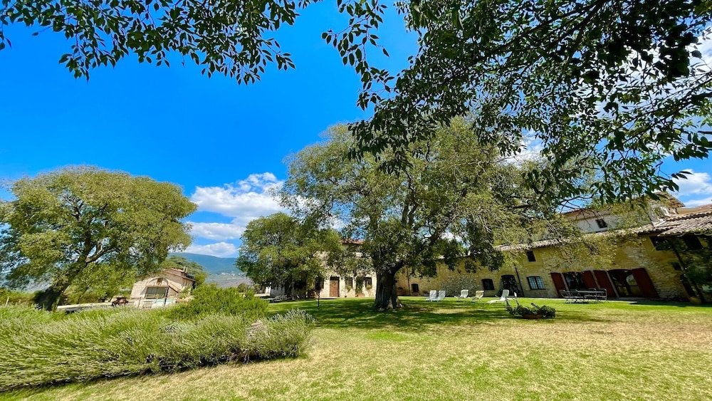 Open Pool Villa in Italy - Spoleto Umbria - Property Image 33