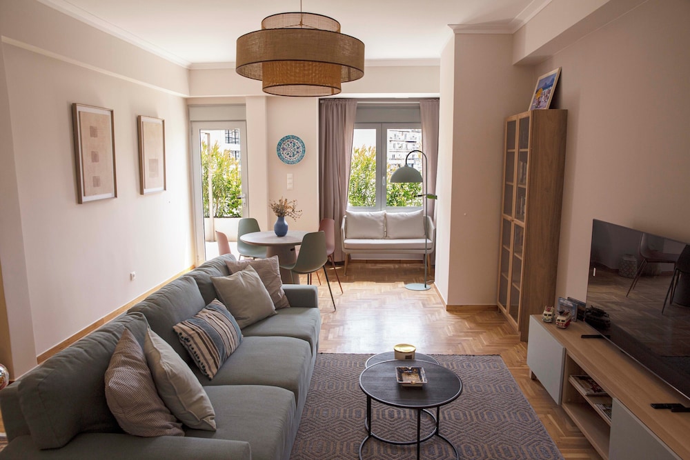 Contemporary Athenian Escape GHH