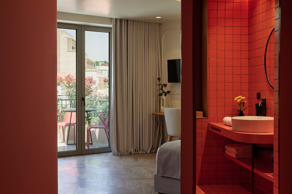 Dwell - Elegant City Stay