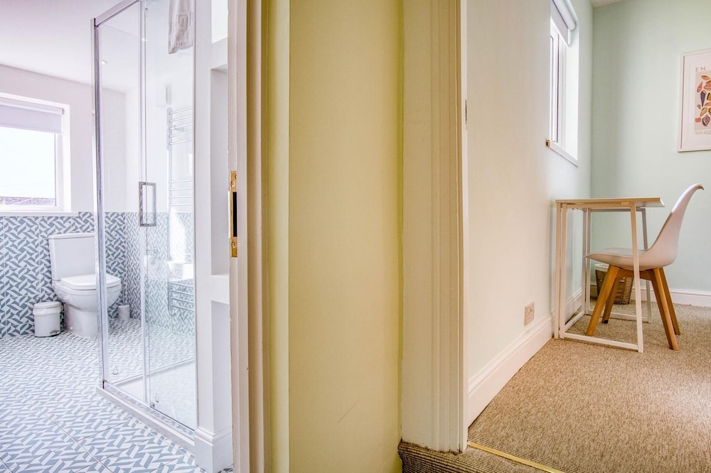Woodville Road - 2 Bedroom House - Mumbles