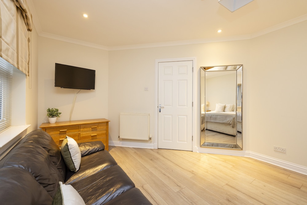 JOIVY Elegant Flat Near Fountain Park view 5