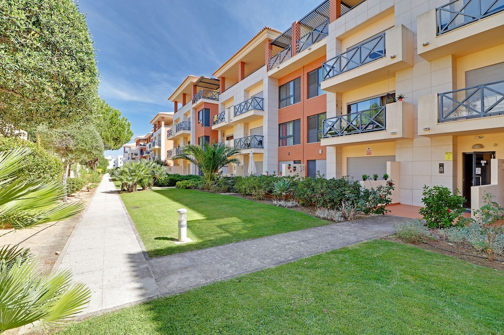 Albufeira Modern 1 With Pool by Homing view 3