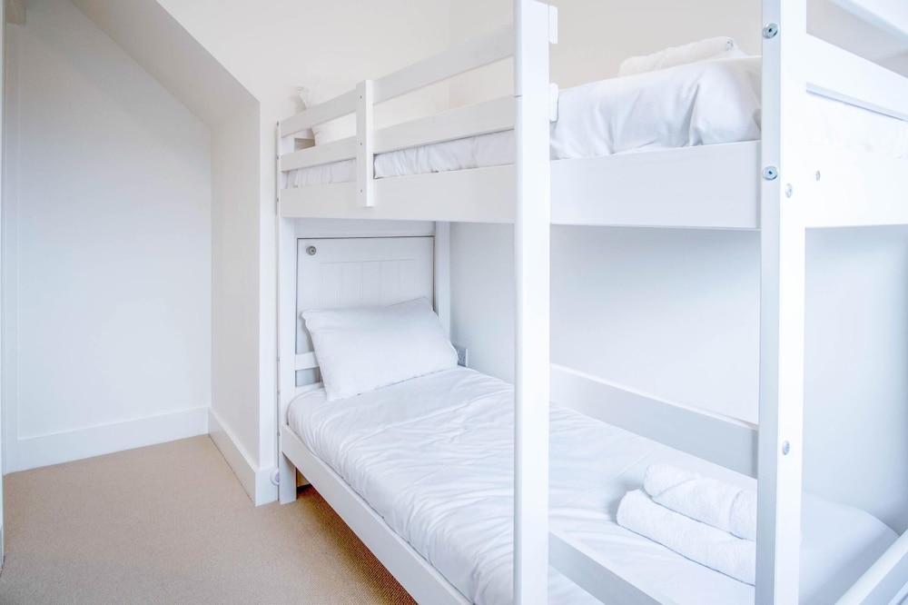 Hatherleigh Drive - 2 Bedroom House - Mumbles