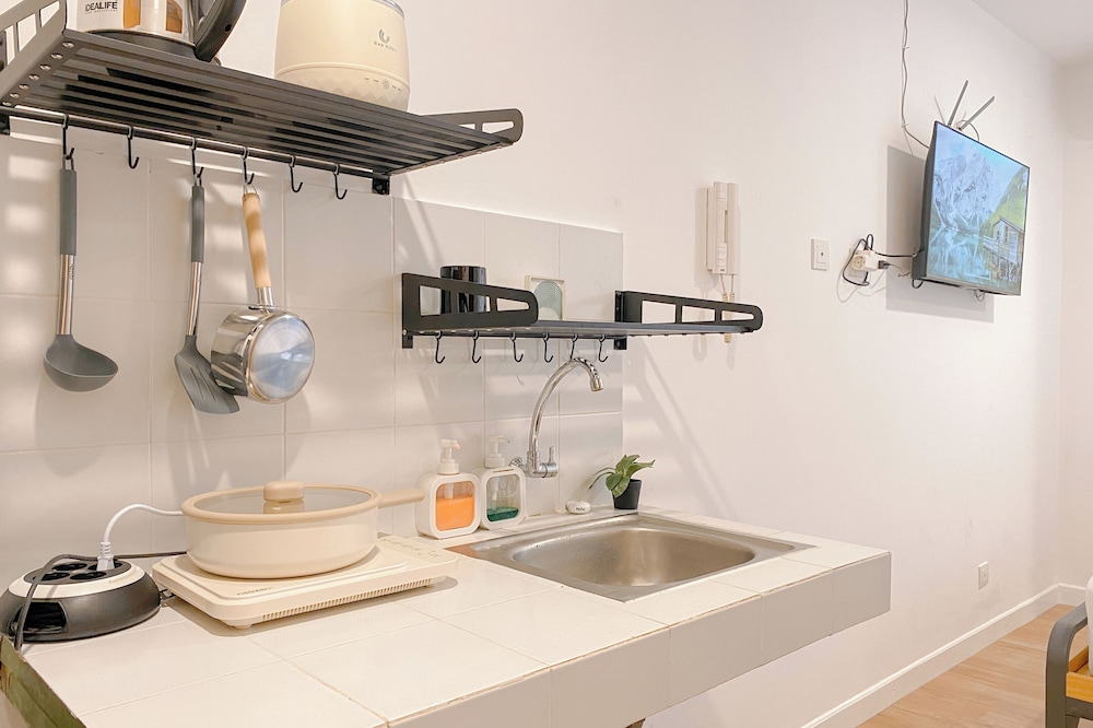 Minimalist And Comfy Studio Apartment At Cinere Bellevue Suites