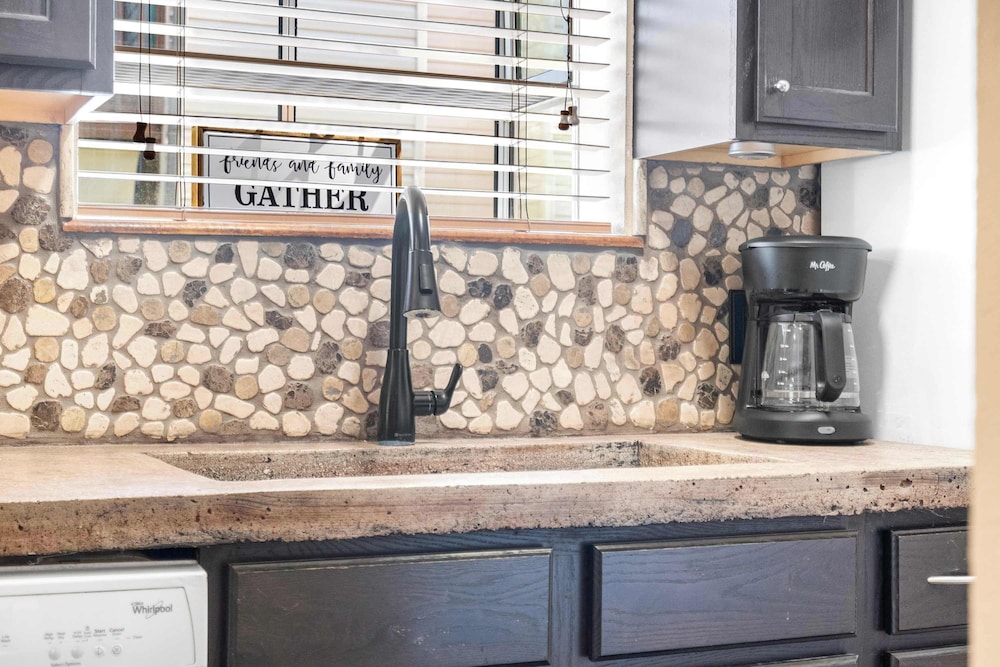 Cozy Timbers Charming Condo for 6 With Resort-style Amenities
