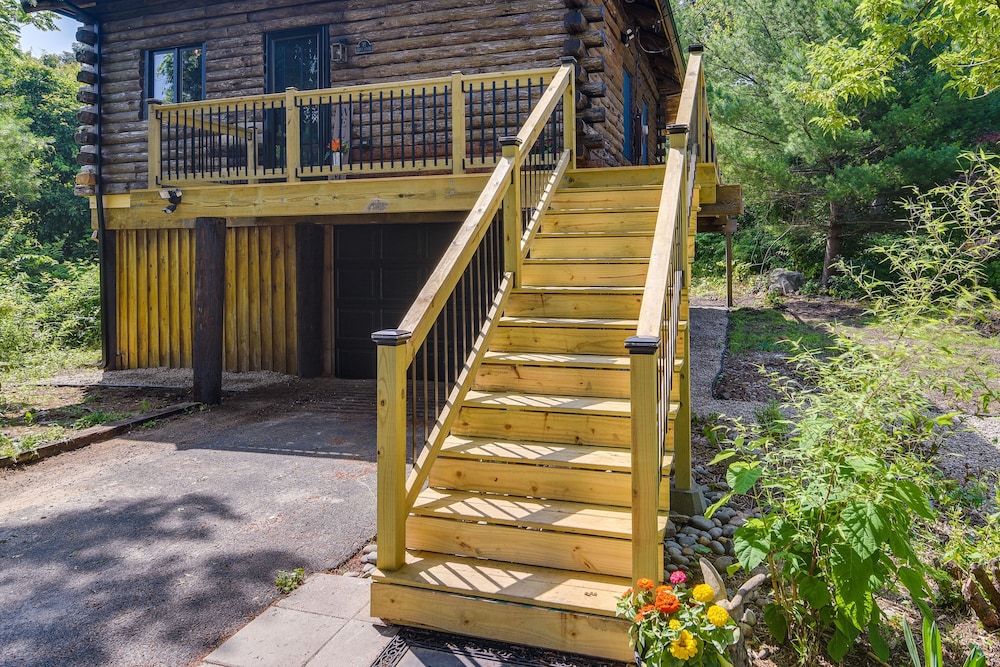Fairhaven Harbor-front Gem - Steps From the Water!