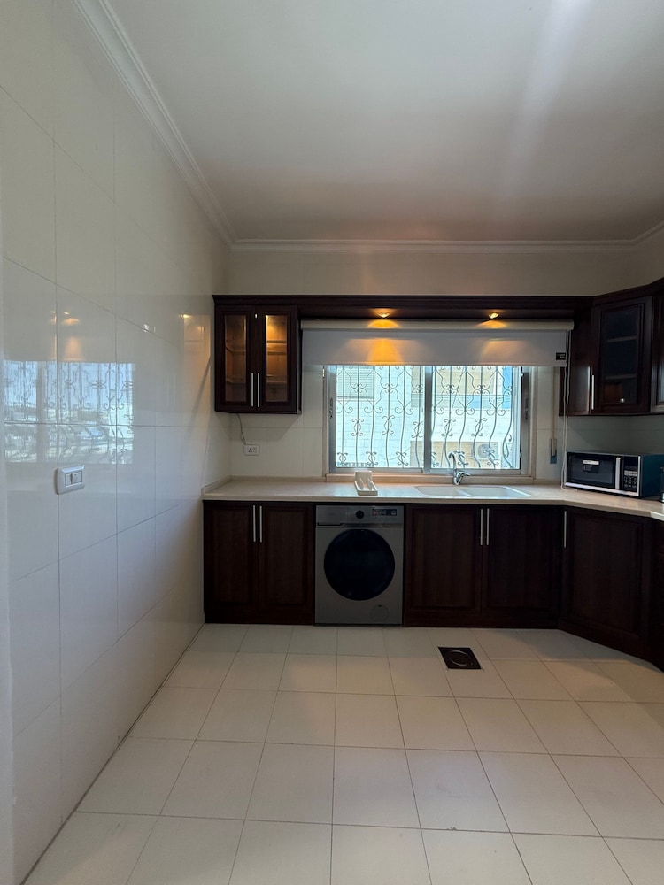 3bedroom Aprt of 200sqm Near Movenpick Hotel Amman