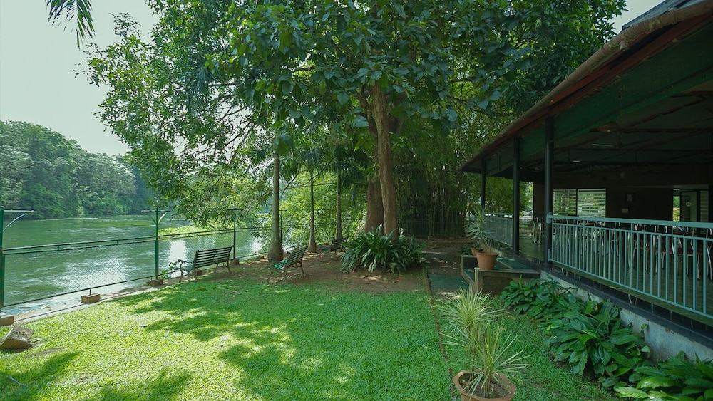 River Banks Madaparambil Resort