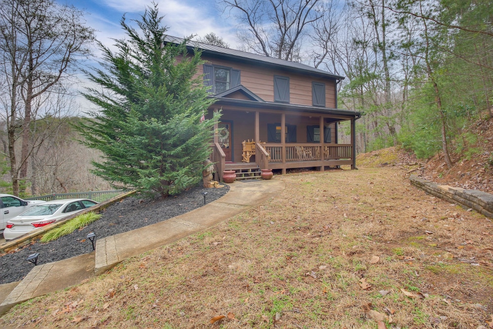 Community Perks: Mtn-view Ellijay Cabin w/ Hot Tub