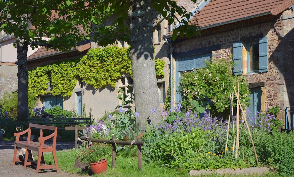 Maison D'hôtes "les Tillets" view 3