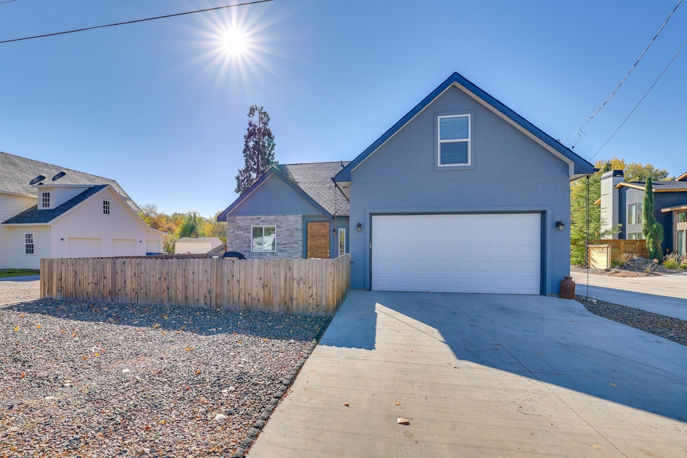 Dog-friendly Boise Home w/ Covered Patio & Grill! view 3