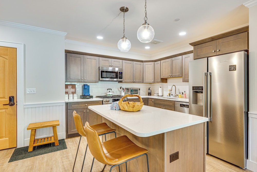 Ski-out Family Condo at Cranmore Mountain