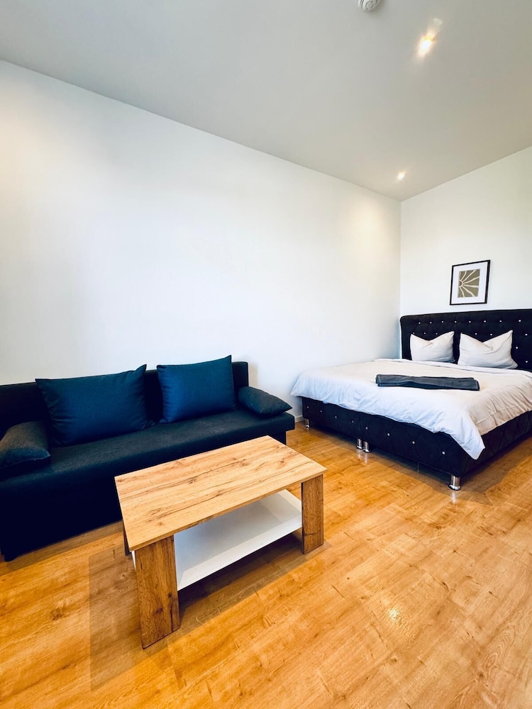 Cozy 3BR Apt Near Kaufpark Alterlaa