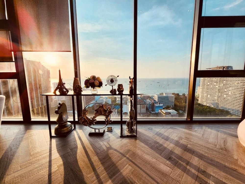 Best Pool With 360 View of Pattaya & Best Location