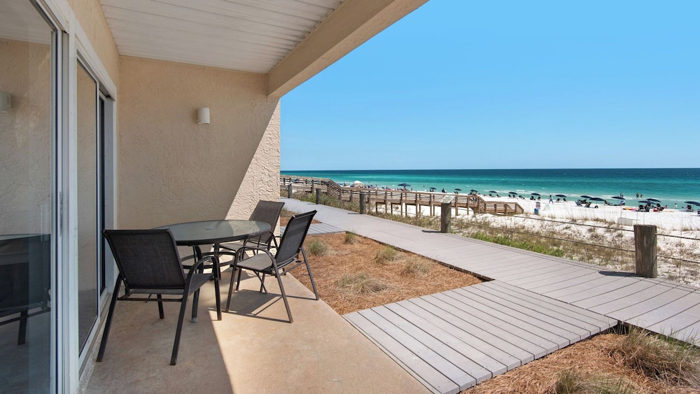 Crystal Sands 112b: Beachfront Condo With Front-row Gulf Views
