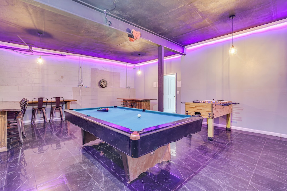 15 Mi to Ski Big Bear: Gem w/ Deck & Game Room