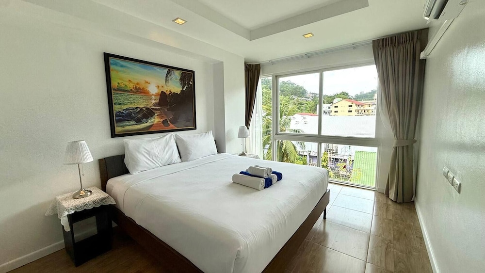 6-20 - 2 Bdr Condo With Balcony and Shared Pool