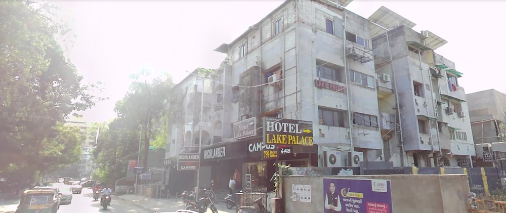 Hotel Lake Palace Ahmedabad