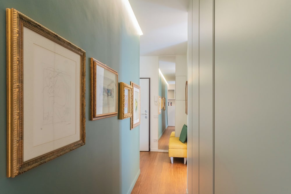 Como Volta Square With Terrace by Rent all Como