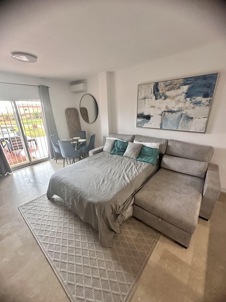 Coastal Apartment/pool/garden/kingbed/acon/freep