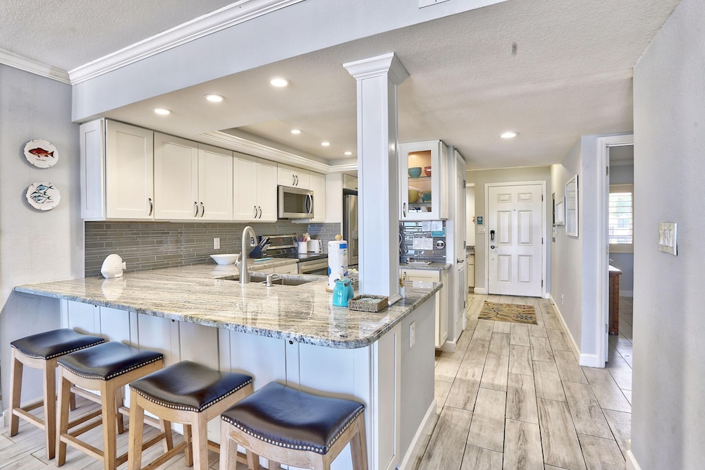 Land's End 10-303 Beach Front - Premier