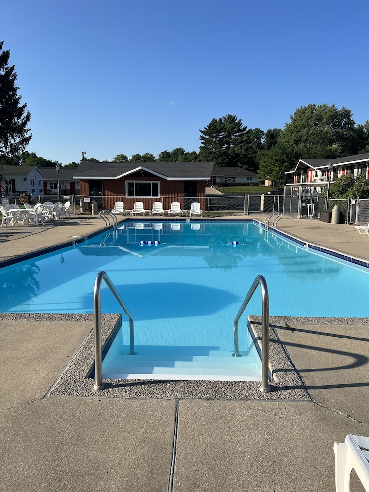 All Star Inn & Suites