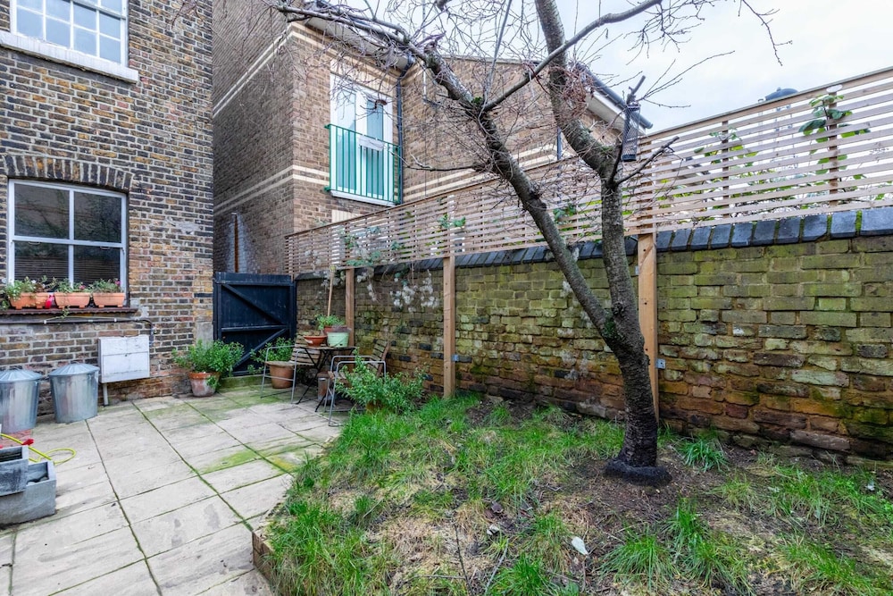 Trendy 2BD House 5 Mins From Willesden Junction!