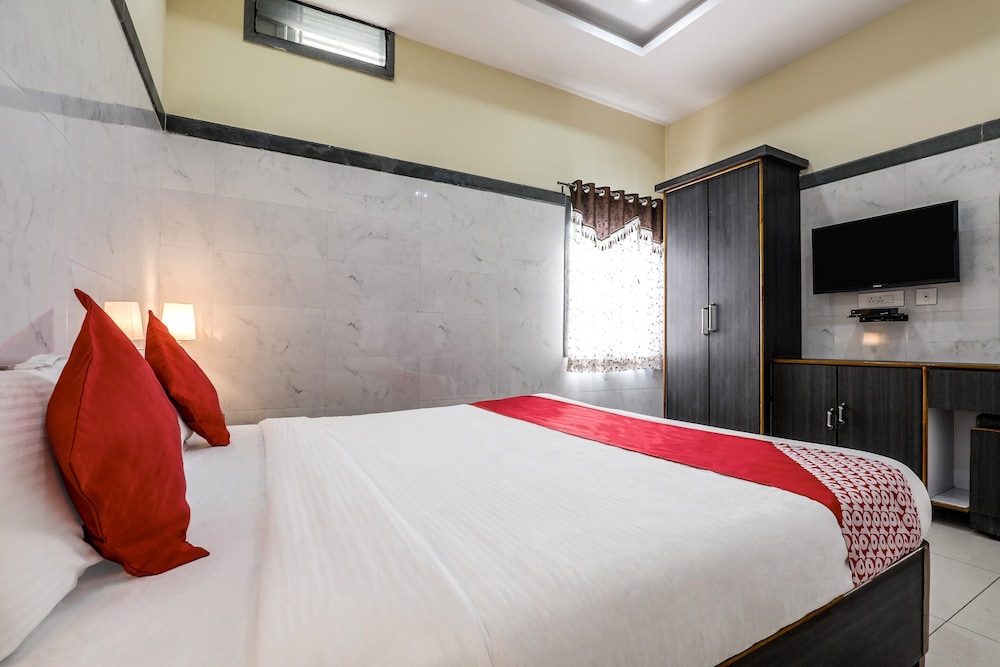 OYO Flagship 9352 Hotel SRC Grand