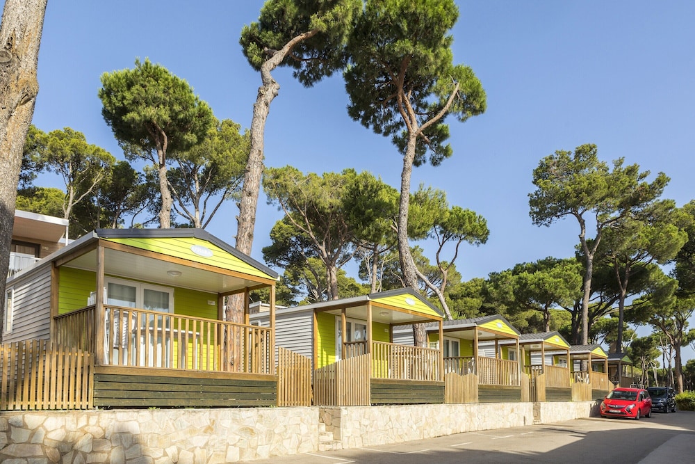 Bungalow Near Pals Beach & Pool