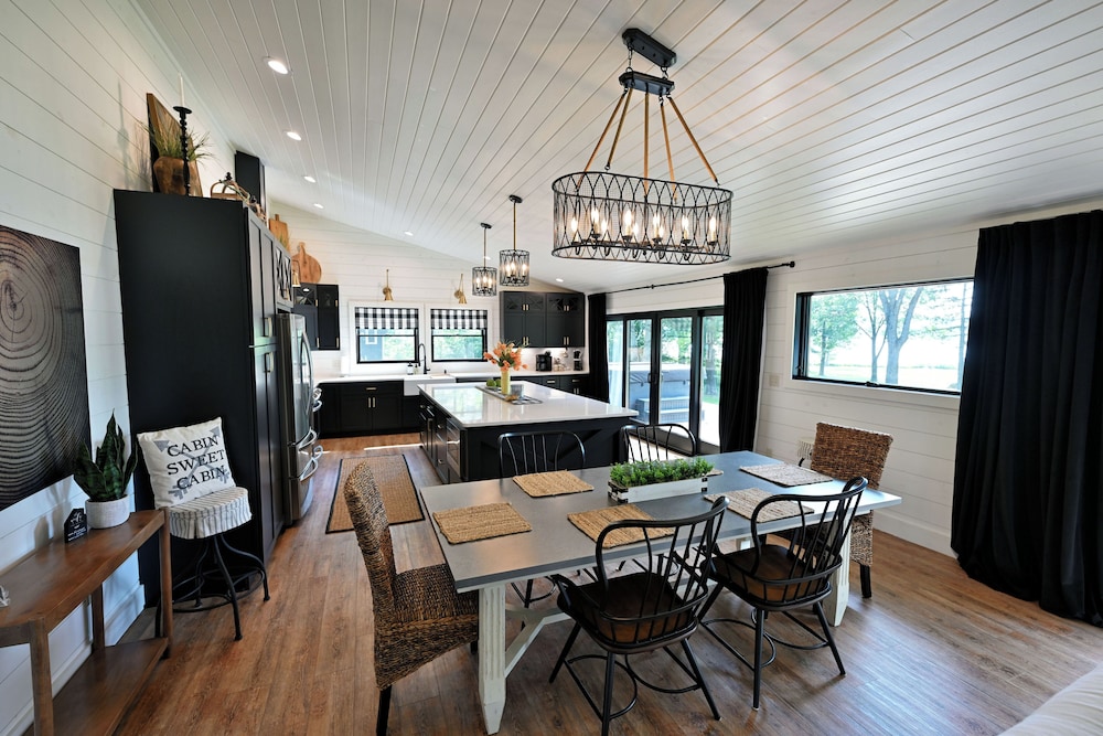 Modern Lakehouse Retreat on Lake Namakagon With Private Hot Tub