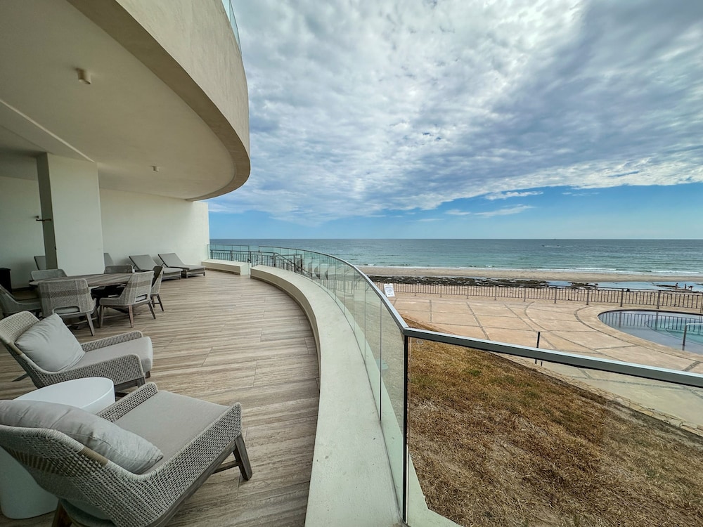 3BR Ground Floor Condo With Direct Pool Access