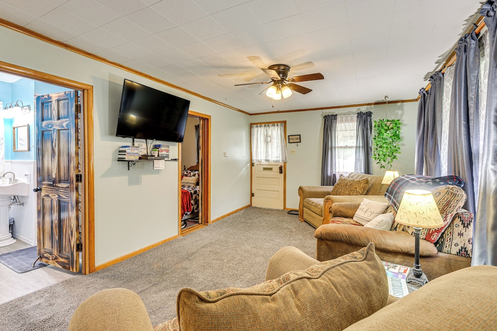 Dtwn Belleville Home w/ Yard < 1 Mi to High Banks