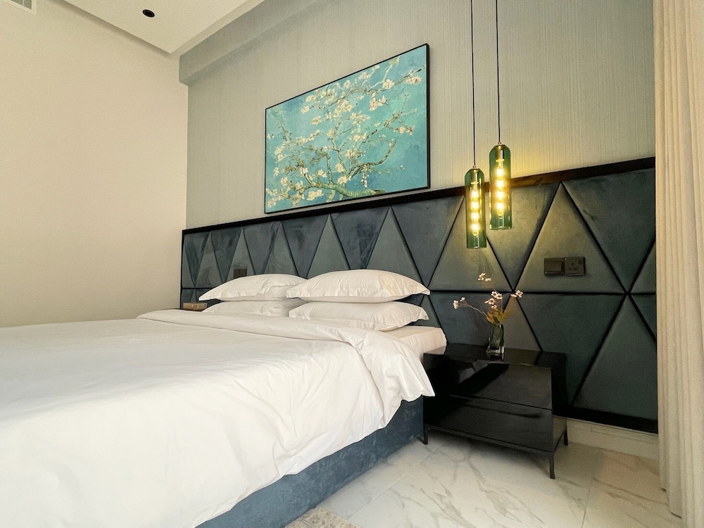 C Living - Premium 3 Bedroom - AQIQ